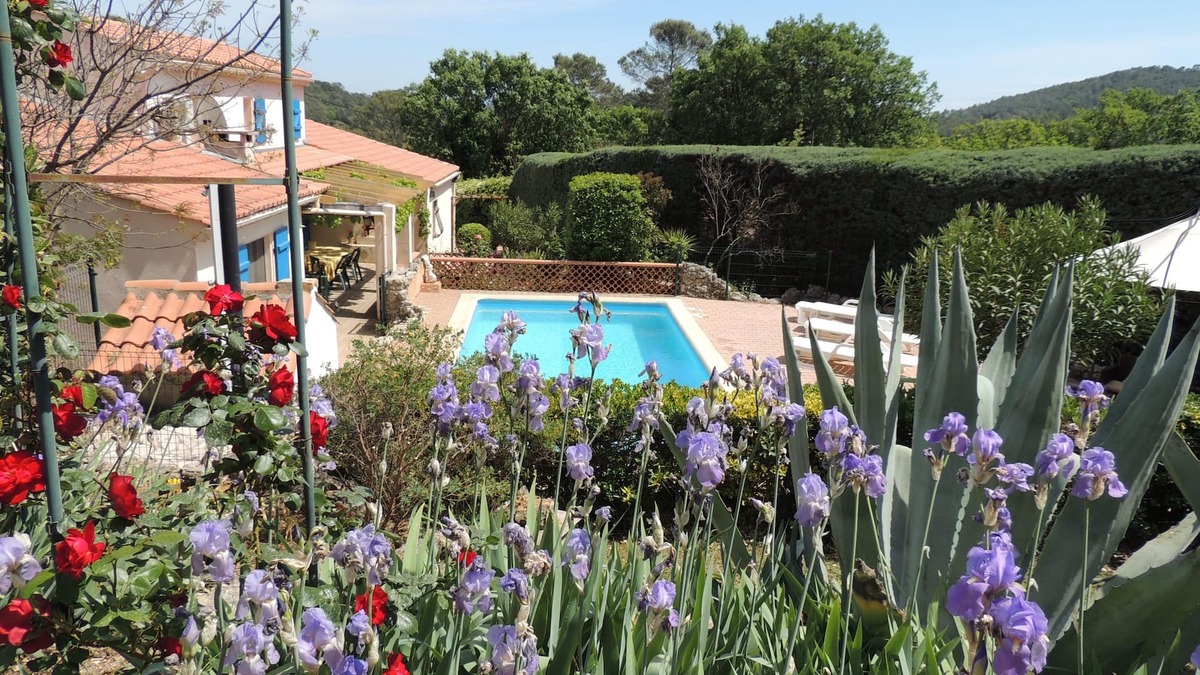 Le Thoronet Villa | Spacious air-conditioned villa for 6 with private pool and enclosed gardens