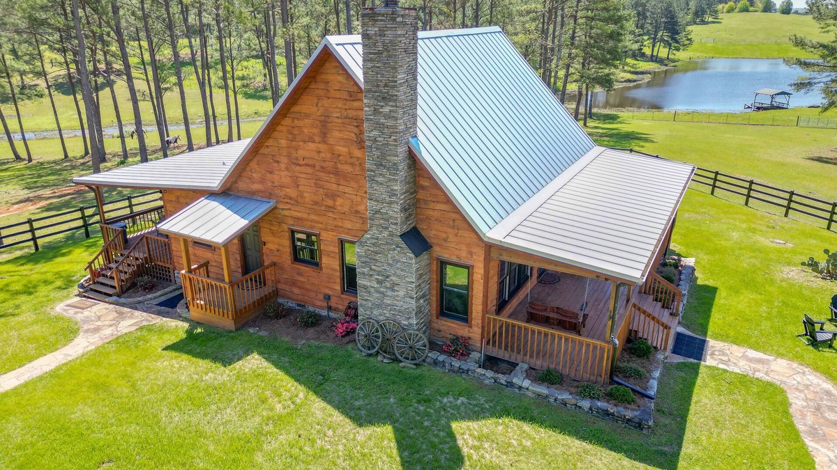 Crane Hill Cabin | Spacious Alabama Retreat - Deck, Grill & Fire Pit!