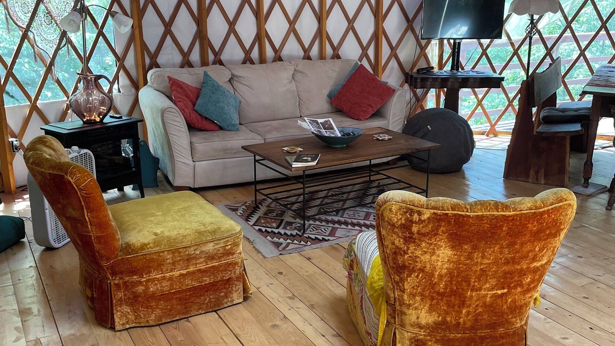 Worcester House | Spacious and Beautiful 30 ft Yurt in the Mountains - 8 mi from Montpelier!