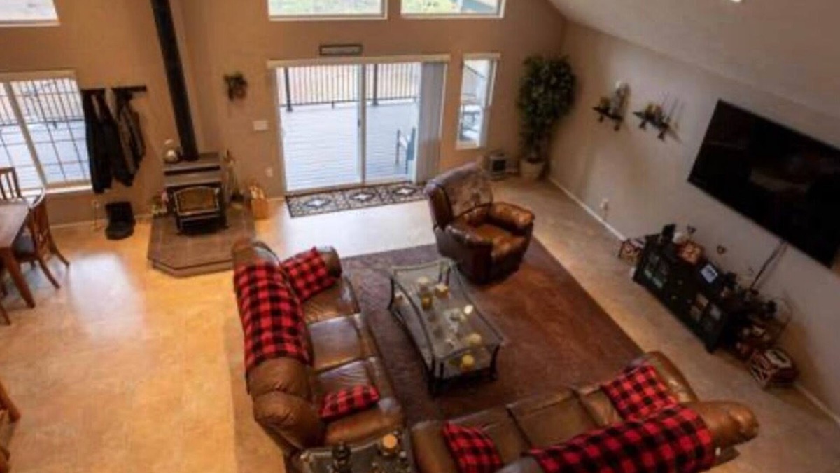 Gilchrist House | Spacious and beautiful 3-bedroom house in Crescent's gorgeous Two Rivers North
