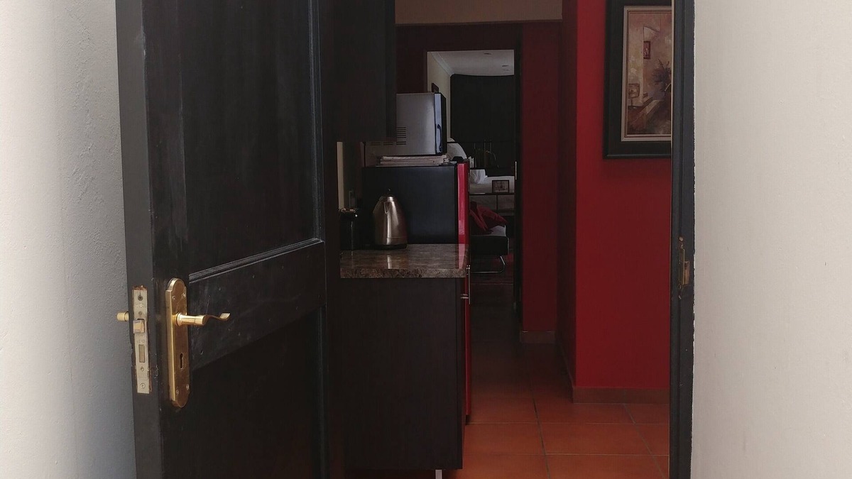 Greater Johannesburg Metropolitan Area Apartment | Spacious and Bright guest suite situated in a vibey central residential area