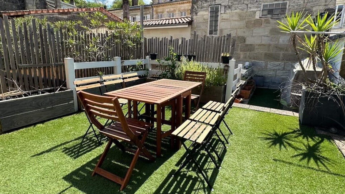 Lormont House | Spacious and bright house with terrace