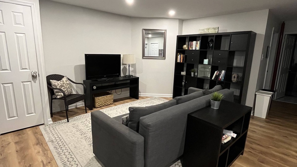 Trinidad Apartment | Spacious and bright 1bd English basement near Capitol w/free street parkingn