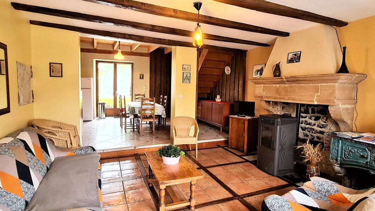 Meligny-le-Grand Cottage | Spacious and comfortable house with terrace and garden, perfect for family or business