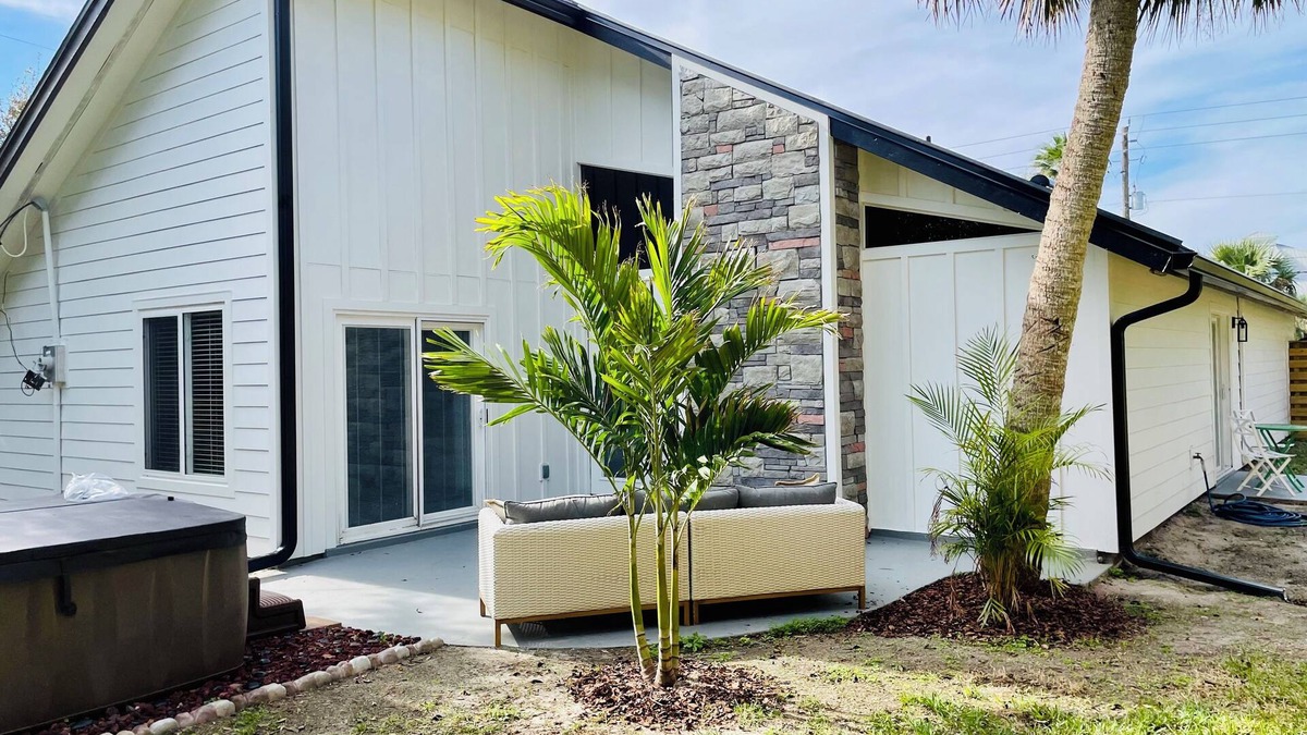 Seaside Homes Cottage | Spacious and charming beach cottage close to everything your vacation desires!