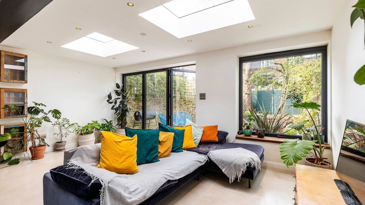 Coldharbour Apartment | Spacious and Charming Brixton Home