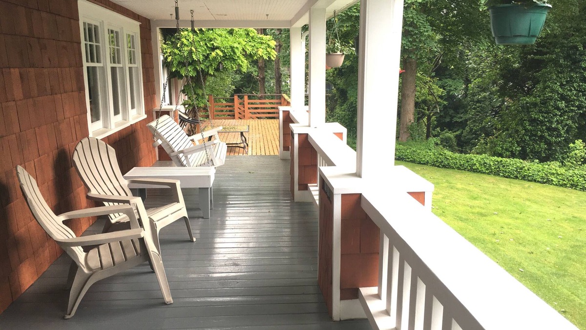 Seahurst House | Spacious and charming home in a park-like setting