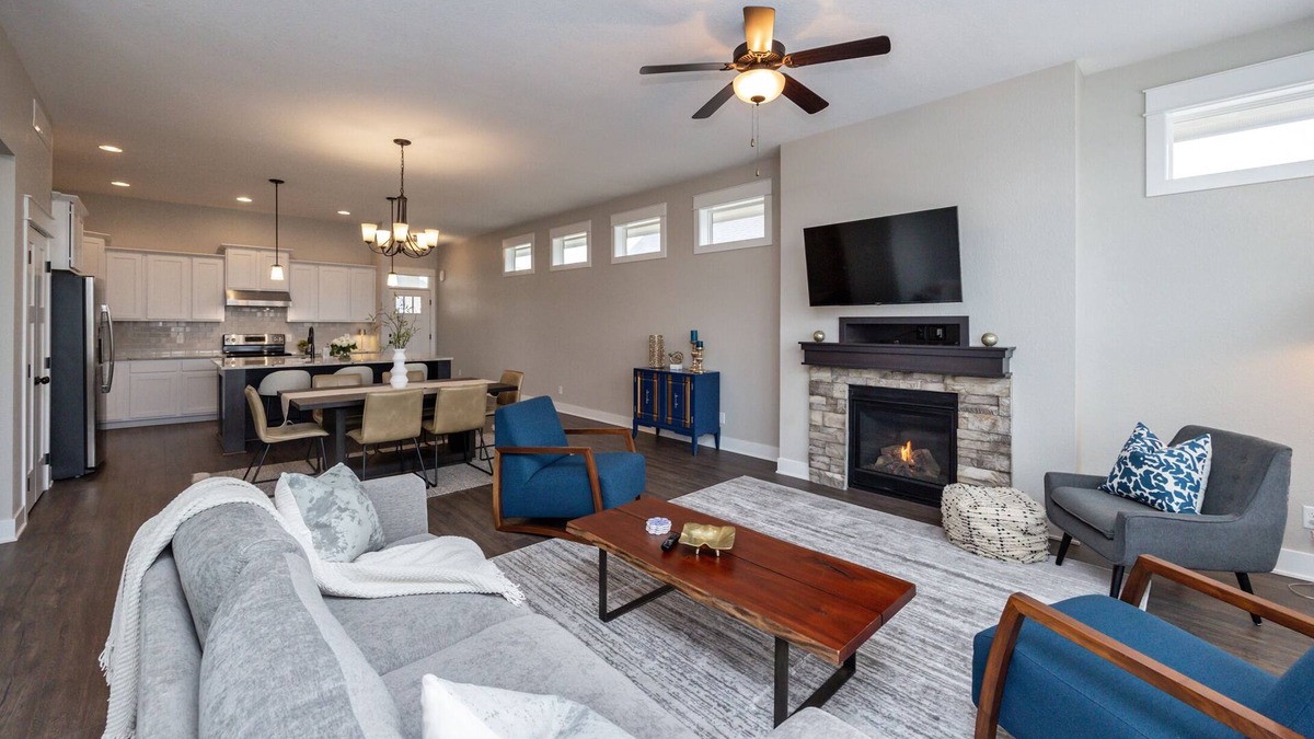 Urbandale House | Spacious and clean 4-bedroom townhome in Urbandale with fitness room, WiFi