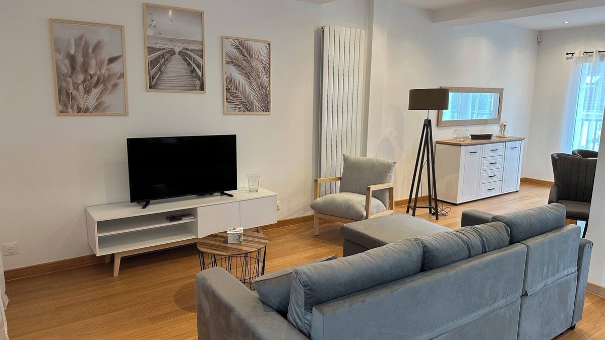 Antony House | Spacious and comfortable house