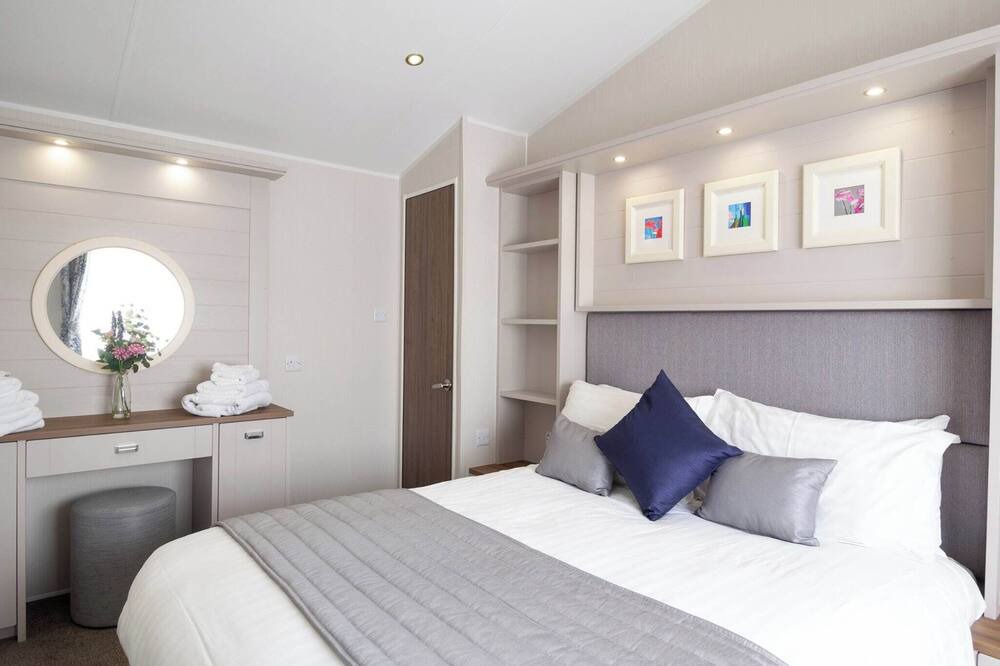 Lendalfoot House | Spacious and contemporary holiday home providing superb space and comfort.
