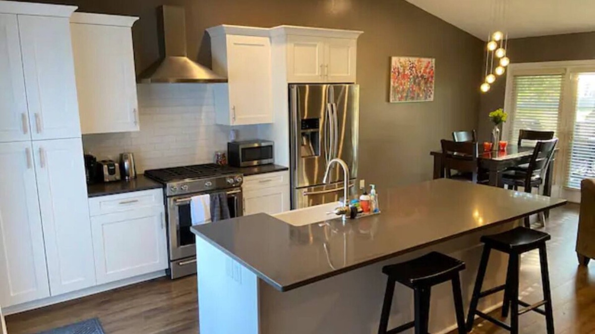 Iowa City House | Spacious and Convenient Getaway