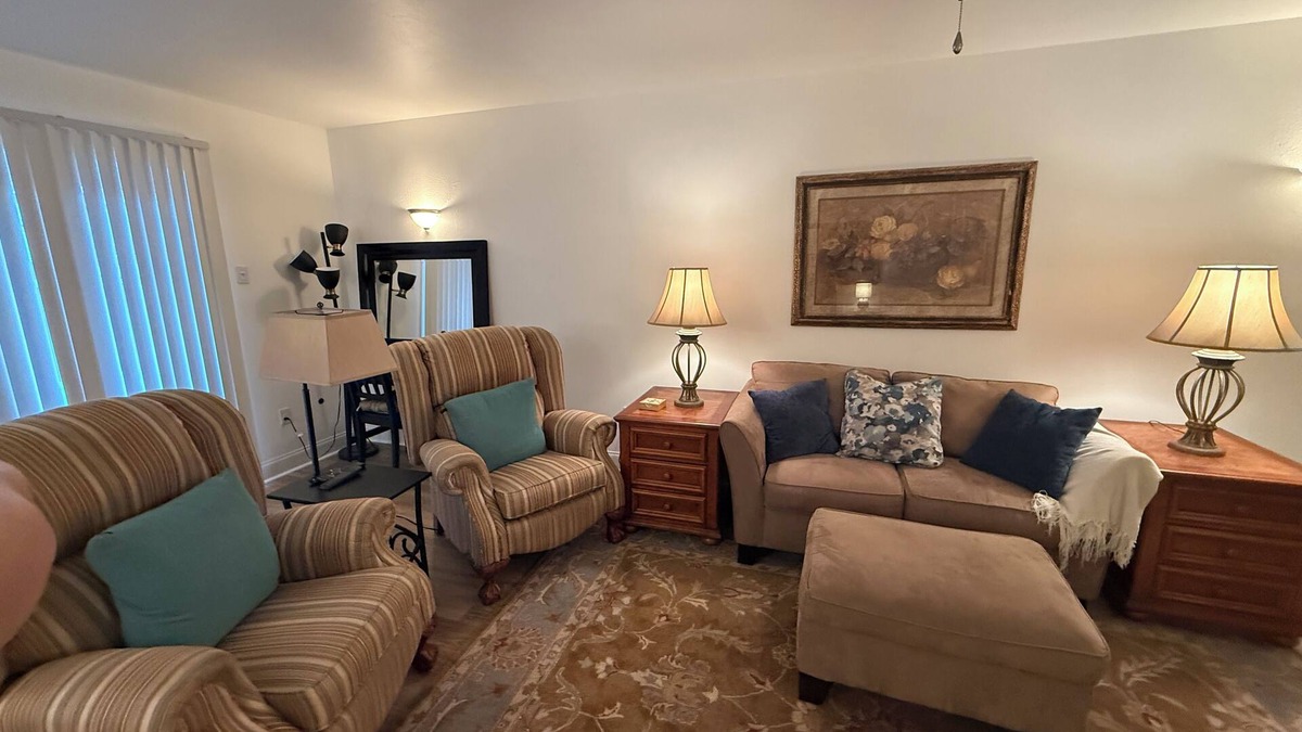 Willowdale House | Spacious and Convenient townhome in METAIRIE