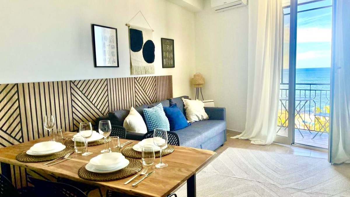 Aspra Apartment | spacious and cozy apartment with a sea view