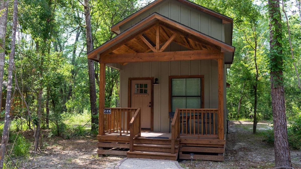 Livingston Cabin | Spacious and cozy, perfect for a family vacation, Two Creeks Crossing Resort