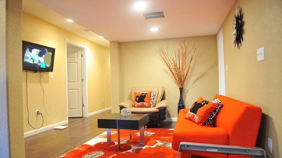 Green Valley Ranch House | Spacious and Cozy walkout Apartment