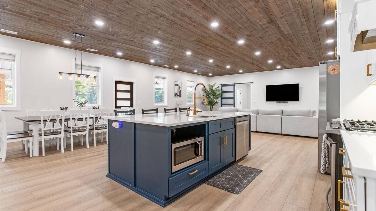 Muskegon House | Spacious and elegant barndominium in Howard City.