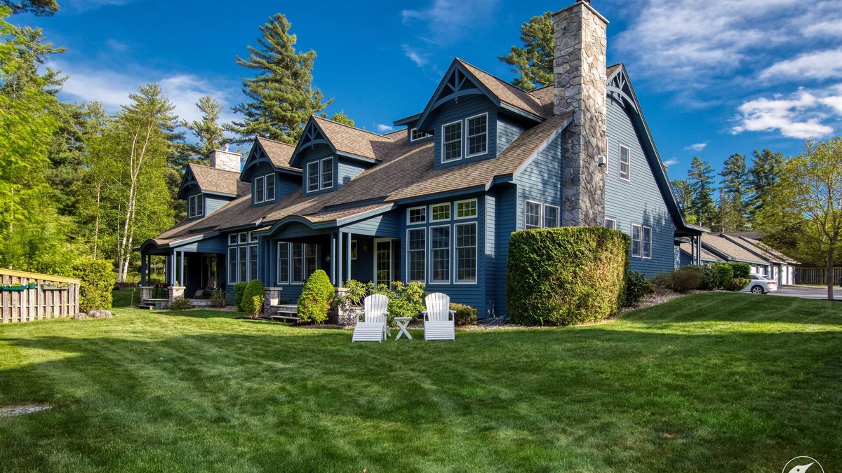 Lake Placid House | Spacious and Elegance Townhome, Walk to Town, Pool, Beach!