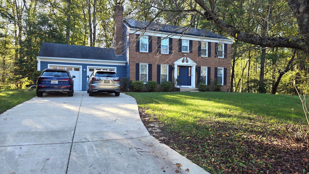 White Oak House | Spacious and Family Friendly 6-bedrooms house in delightful Silver Spring.