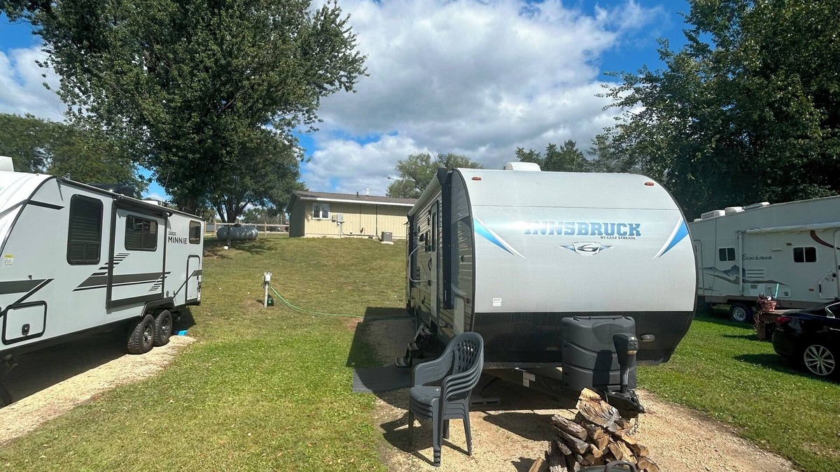 Fountain City House | Spacious and full stocked RV on the Mississippi River