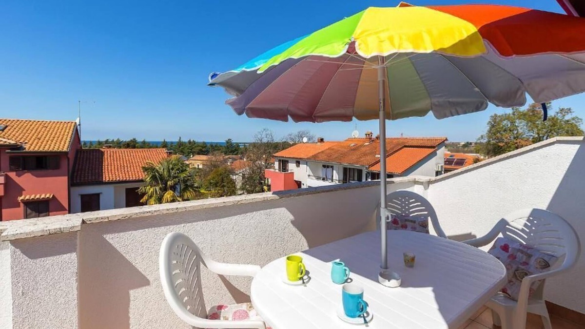 Spadici Apartment | Spacious and fully equipped two bedroom apartment in a top location in Porec near the beach, with sea view