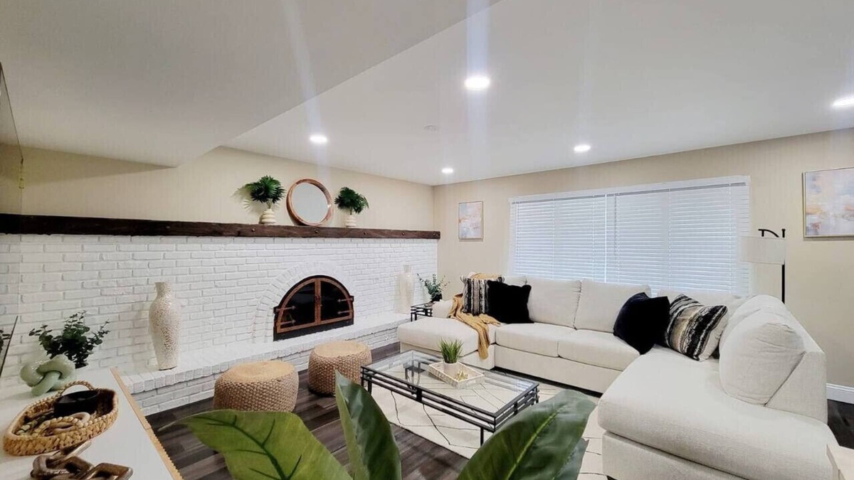 Willowbrook House | Spacious and Inviting