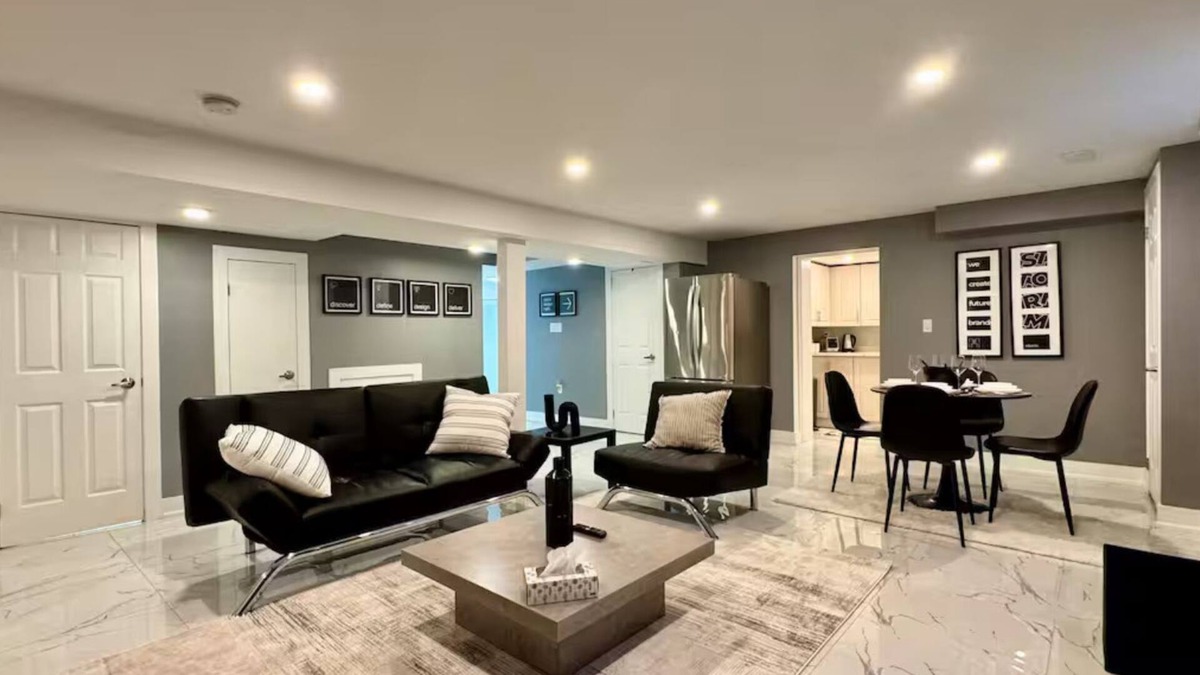 Erin Mills Apartment | Spacious and Luxurious 2BR Suite with Huge Windows