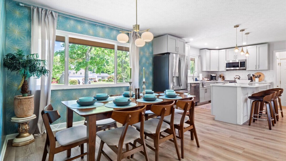 Strongsville House | Spacious and Luxury Designed Ranch with Game Room