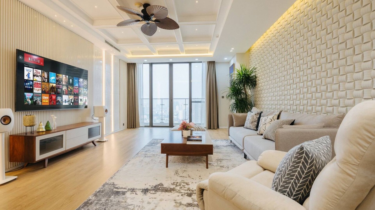 Dich Vong Hau Apartment | Spacious and luxurious 3-bedroom apartment with WiFi, AC in pleasant Cầu Giấy