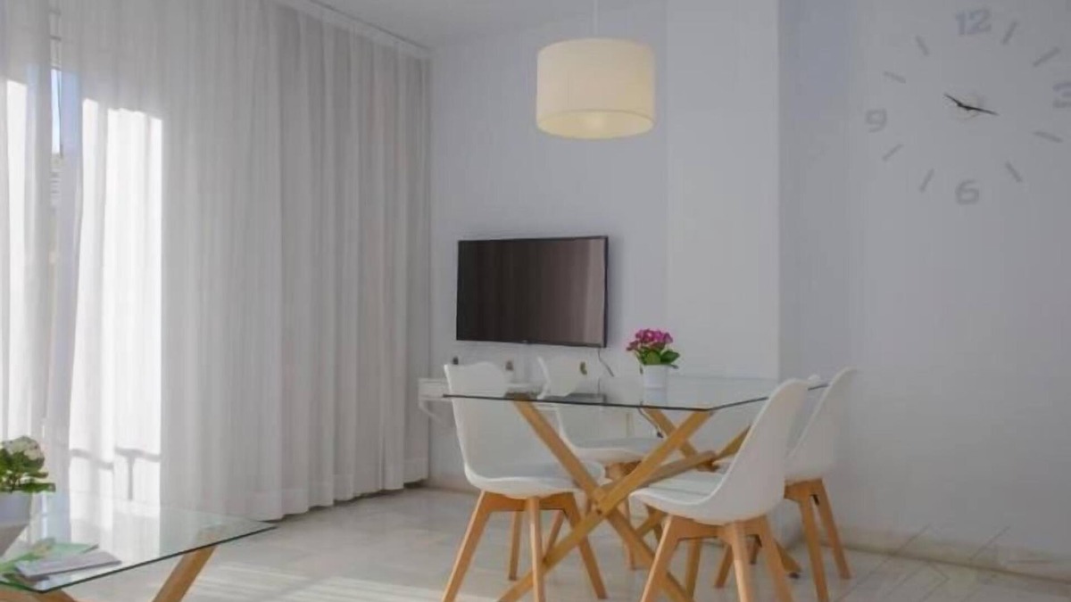 Centro - Sagrario Apartment | Spacious and modern Apartment with free parking in the heart of Granada 6