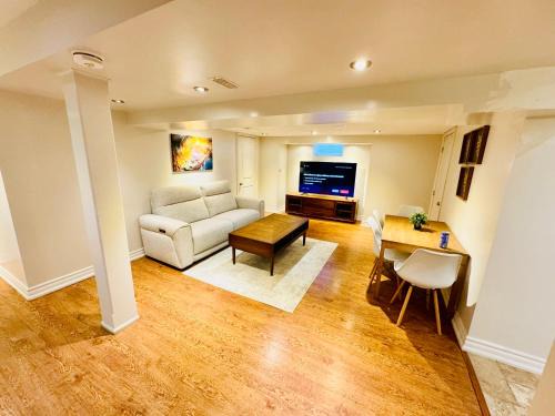 Brampton House | Spacious and Modern Family-Friendly 2-Bedroom Apartment - Near Airport & Toronto Downtown