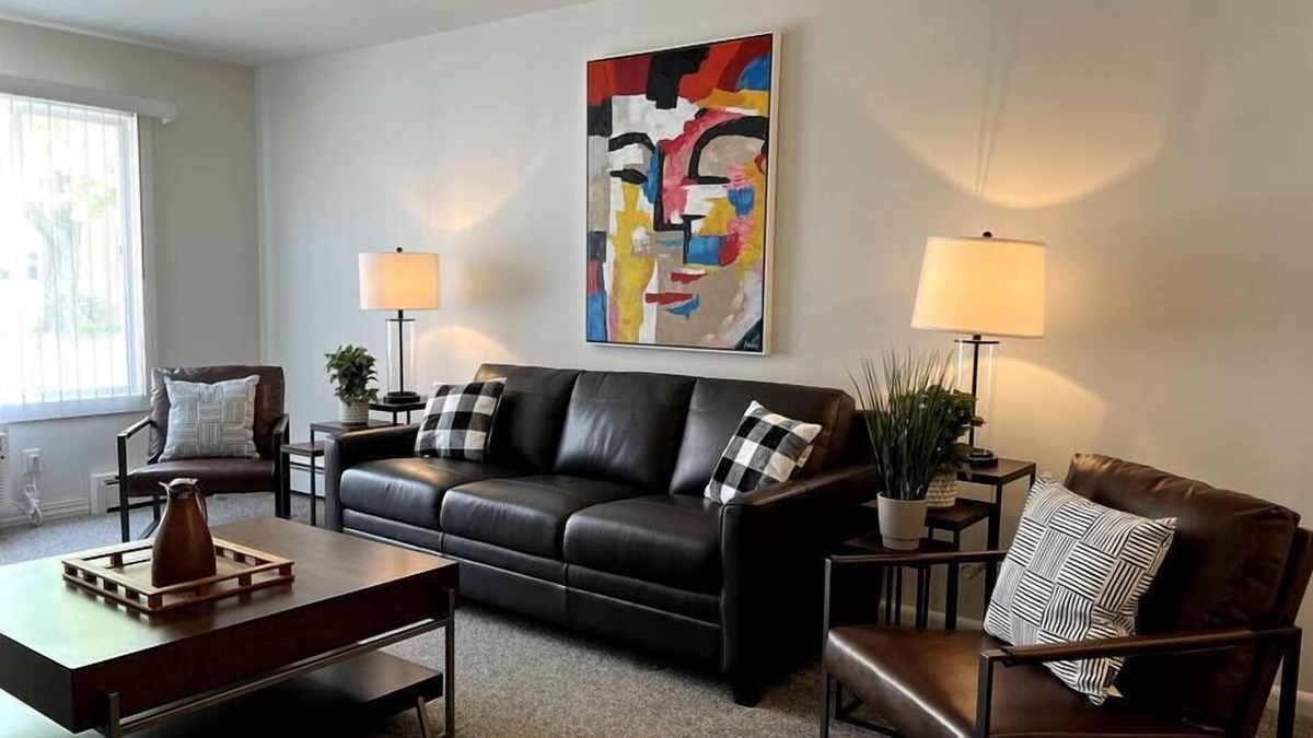 Fond du Lac Apartment | Spacious And Modern 2 Bedroom Serviced Apartment