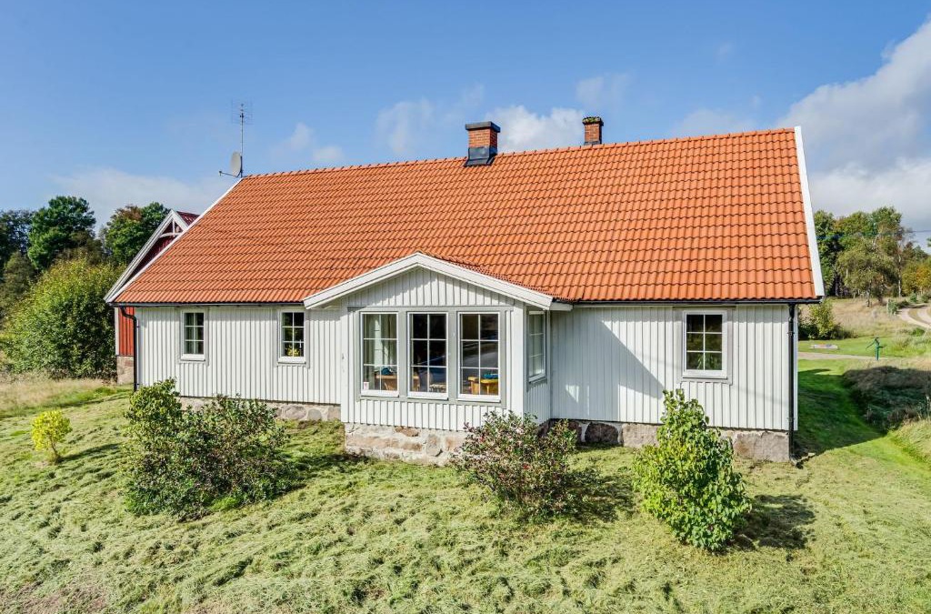 Knared House | Spacious and newly renovated farmhouse with indoor pool