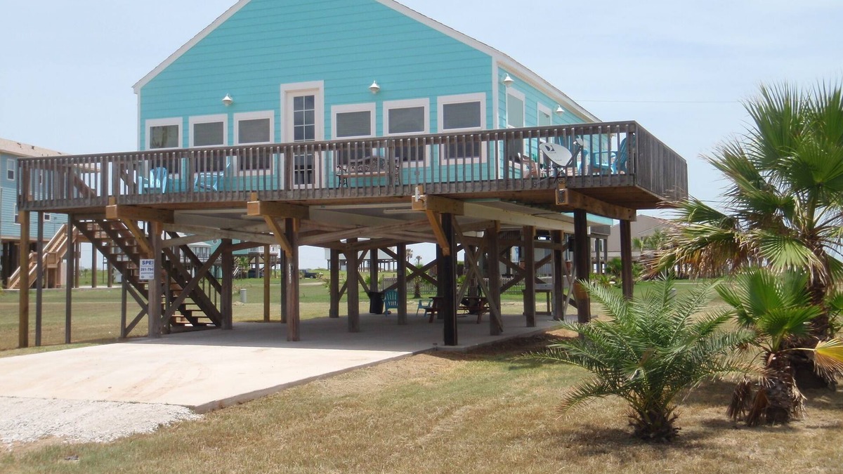 San Luis House | Spacious and Open Freshly Remodeled Beach House, We Rent Golf Carts!