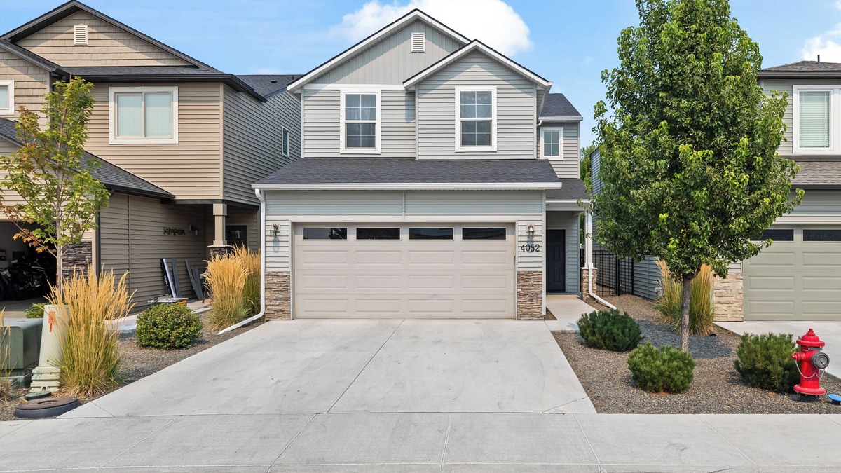 Meridian House | Spacious and Peaceful 4BR/2.5 House with Modern Comforts and Private Yard