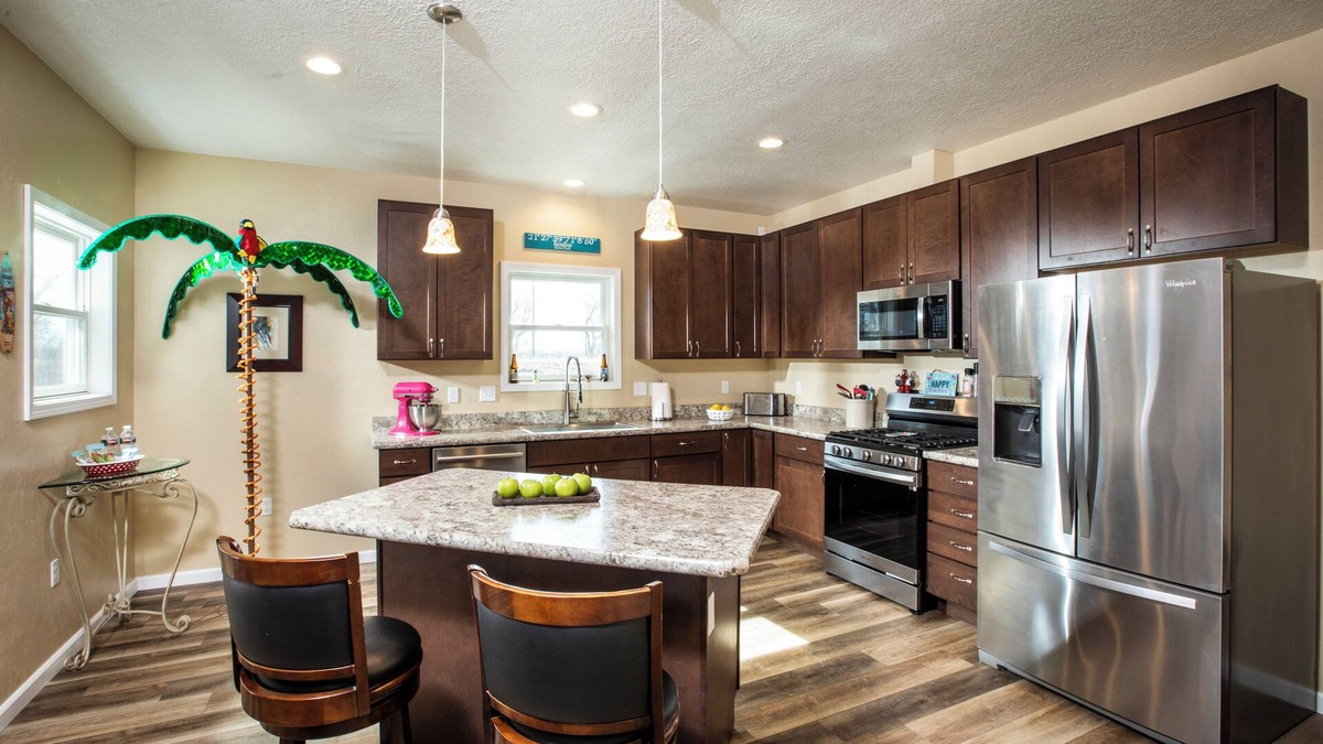Vandalia House | Spacious and quiet 2 bedroom home at the End of the Road, near Hospital/Downtown