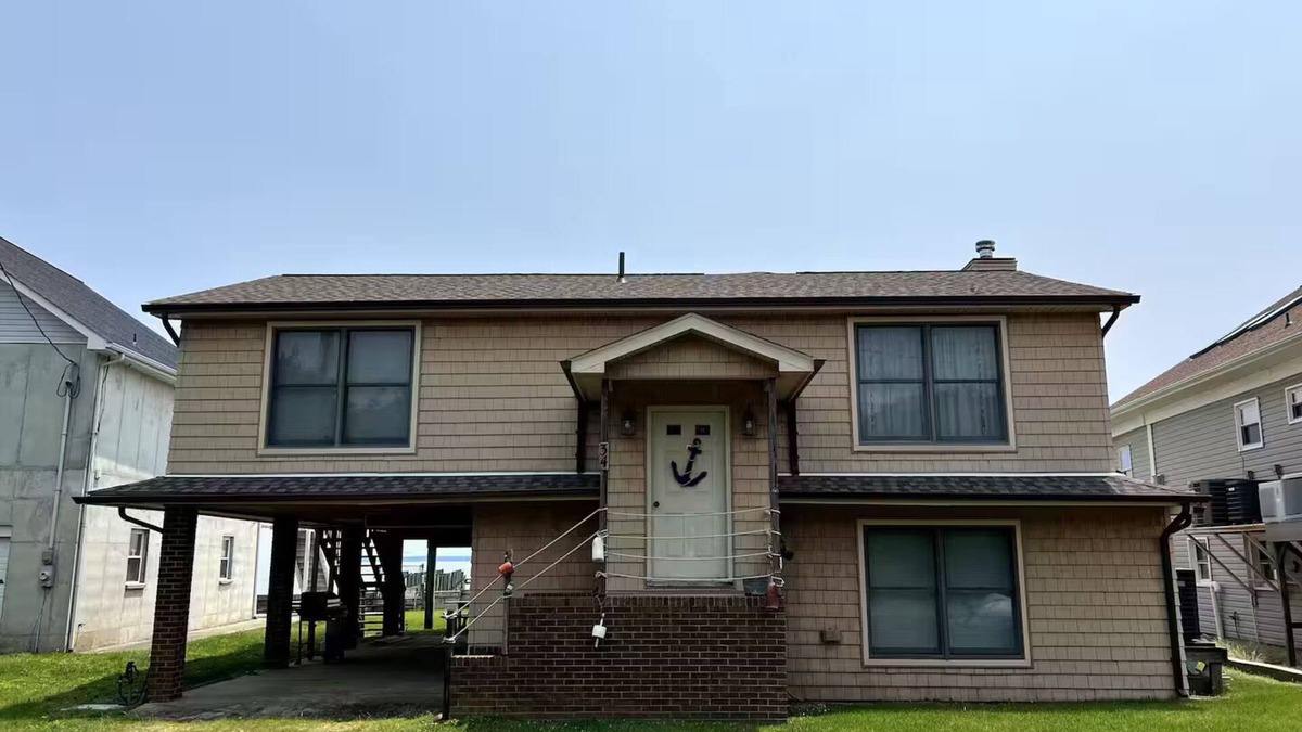 Colonial Beach House | Spacious and Relaxing 4-bedroom, waterfront home with WiFi, AC in Colonial Beach