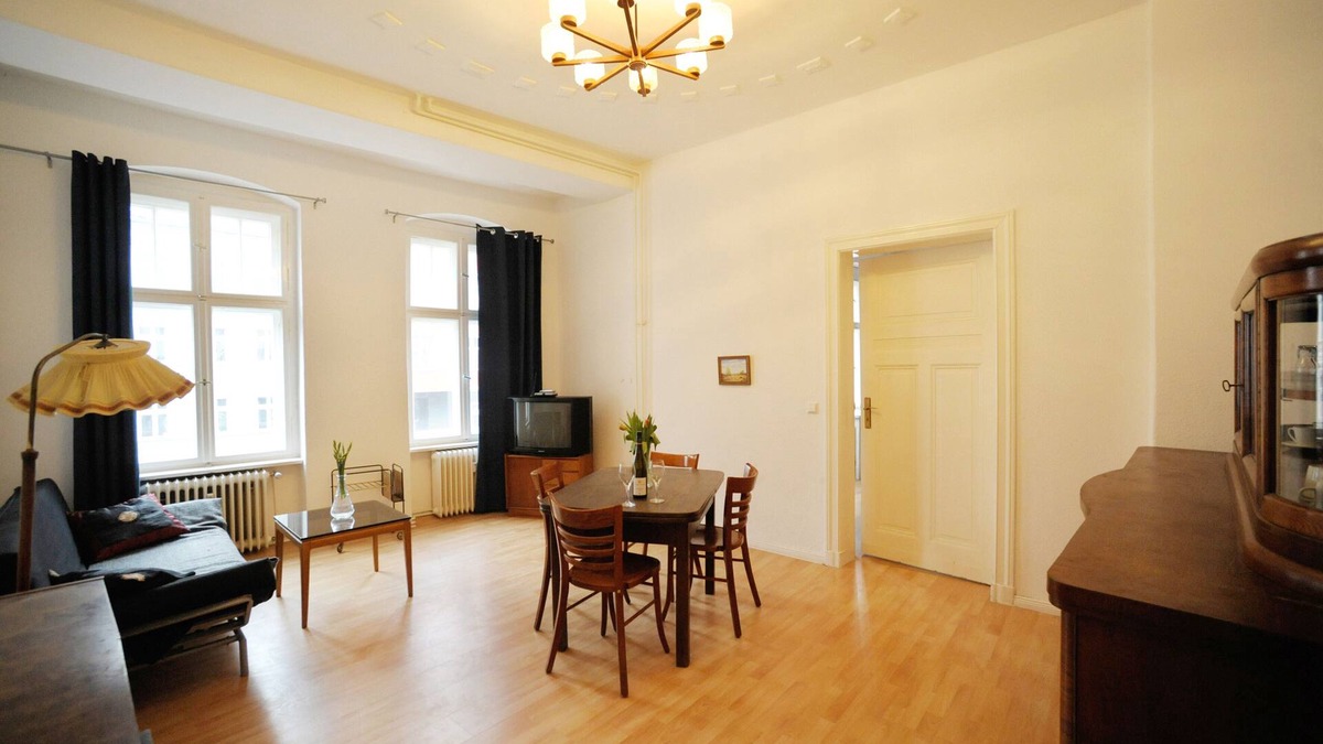 Gesundbrunnen Apartment | Spacious and Renovated Pre-War Apartment With a New Bath and 2 Balconies