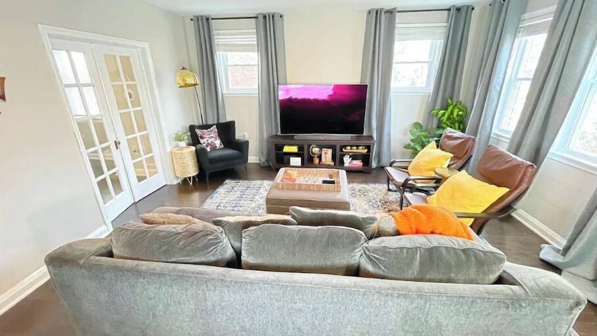 Hillen House | Spacious and Serene Baltimore Townhome
