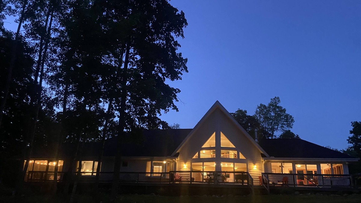 Aitkin House | Spacious and Serene Lakeside Home Sleeps 10