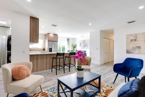 South Miami House | Spacious and Serene Miami Home Walk to Metrorail!