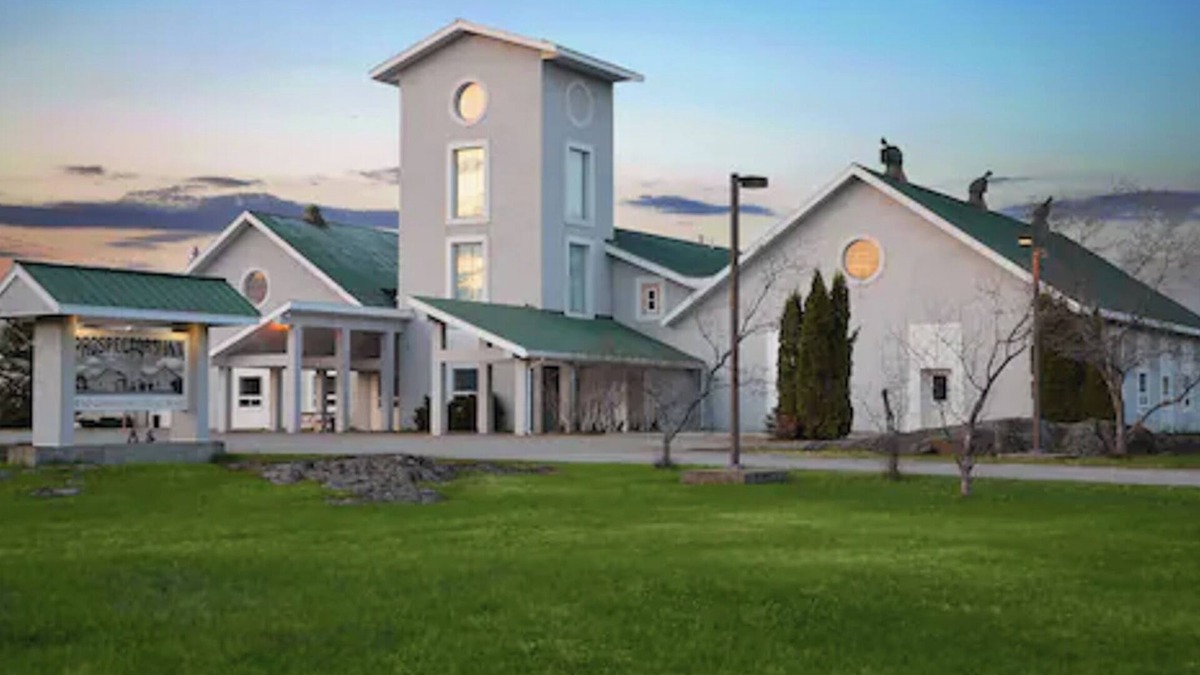 Timiskaming District Apartment | Spacious and spotless four-bedroom suite with full kitchen and livingroom.