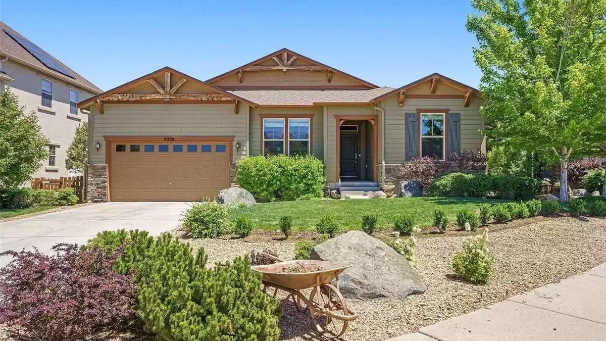Arvada House | Spacious and Stunning 4500 sq ft House in Arvada, Colorado