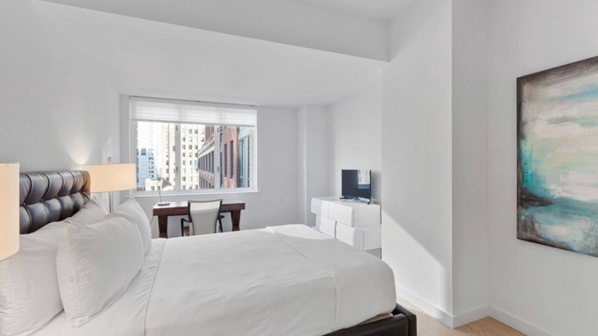 Battery Park City Condo | Spacious and Stylish Accommodation in the Heart of Lower Manhattan