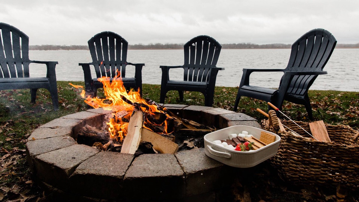 Fox Lake House | SPACIOUS and Stylish Lakefront Retreat, STUNNING Views, Firepit!