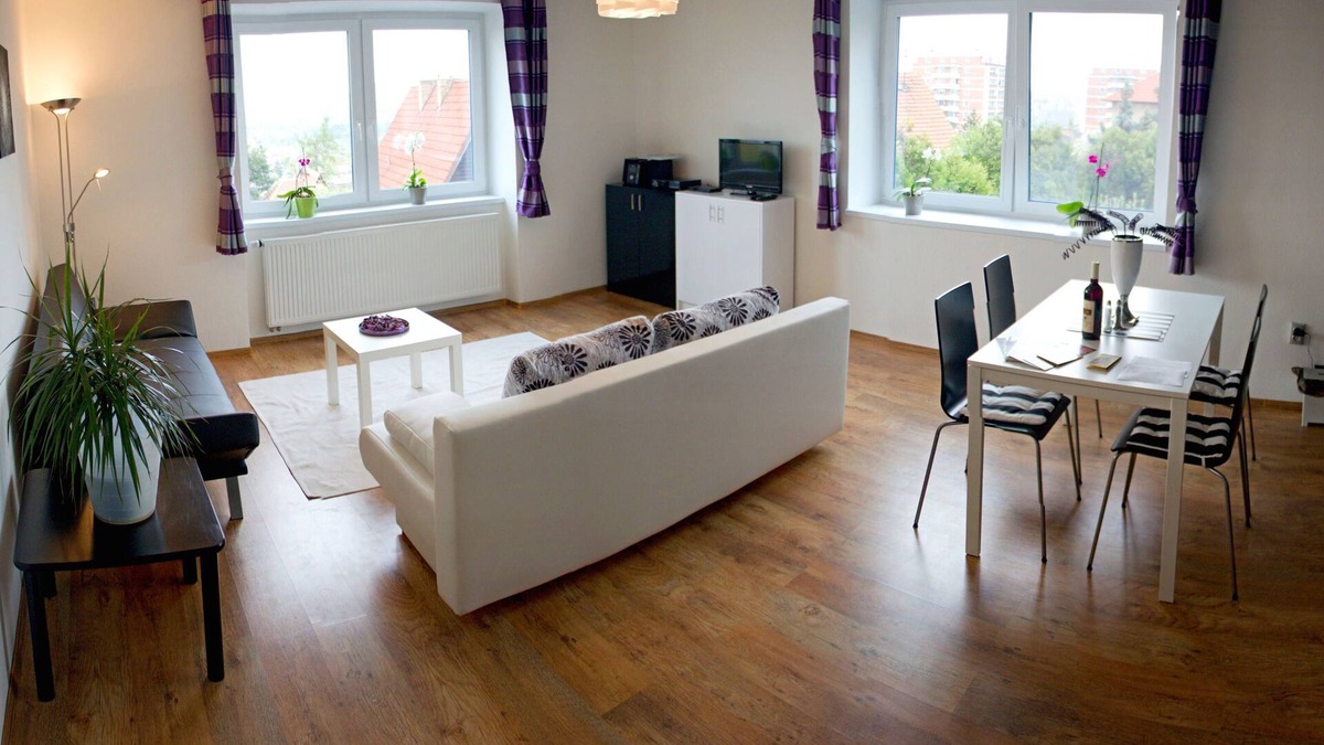 Vrsovice Apartment | Spacious and Sunny Apartment,Well-equiped,Wifi,Sat TV,Calm Area,Near City Center