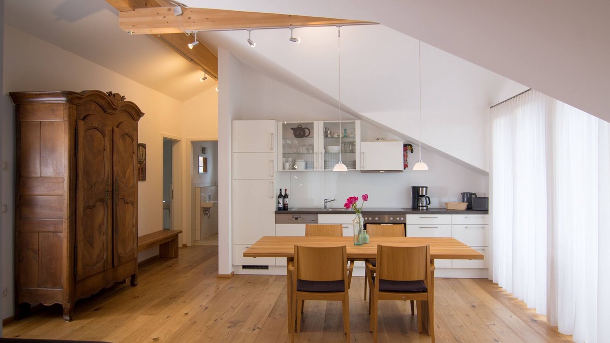 Utting am Ammersee Apartment | Spacious apartment on the top floor - walking distance to the lake - Utting am Ammersee