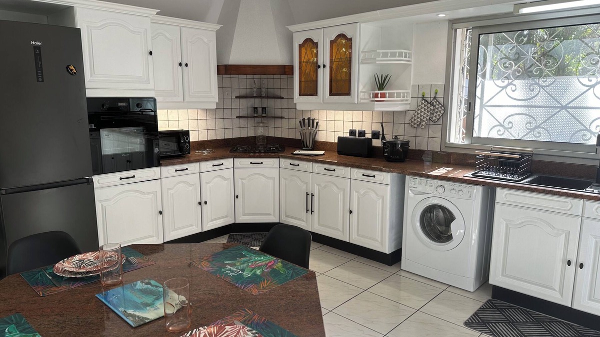 Concession Conde Apartment | Spacious apartment 10 minutes from Saint Pierre with terrace and private parking.