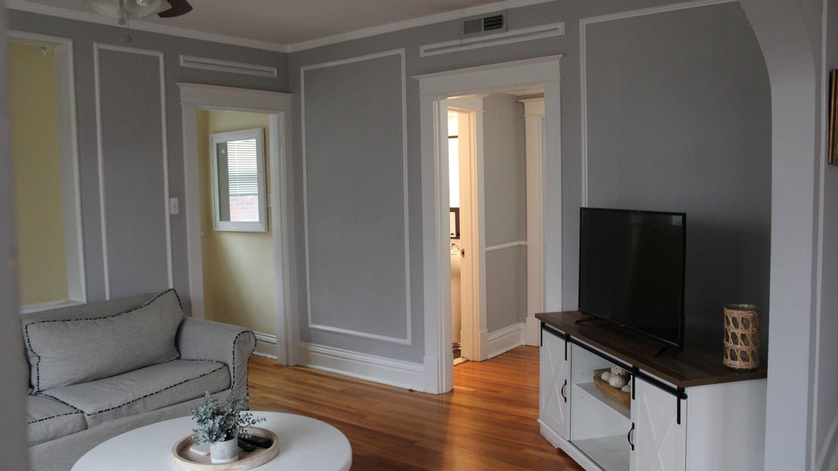 Richmond Heights Apartment | Spacious Aparment in the center of St. Louis.