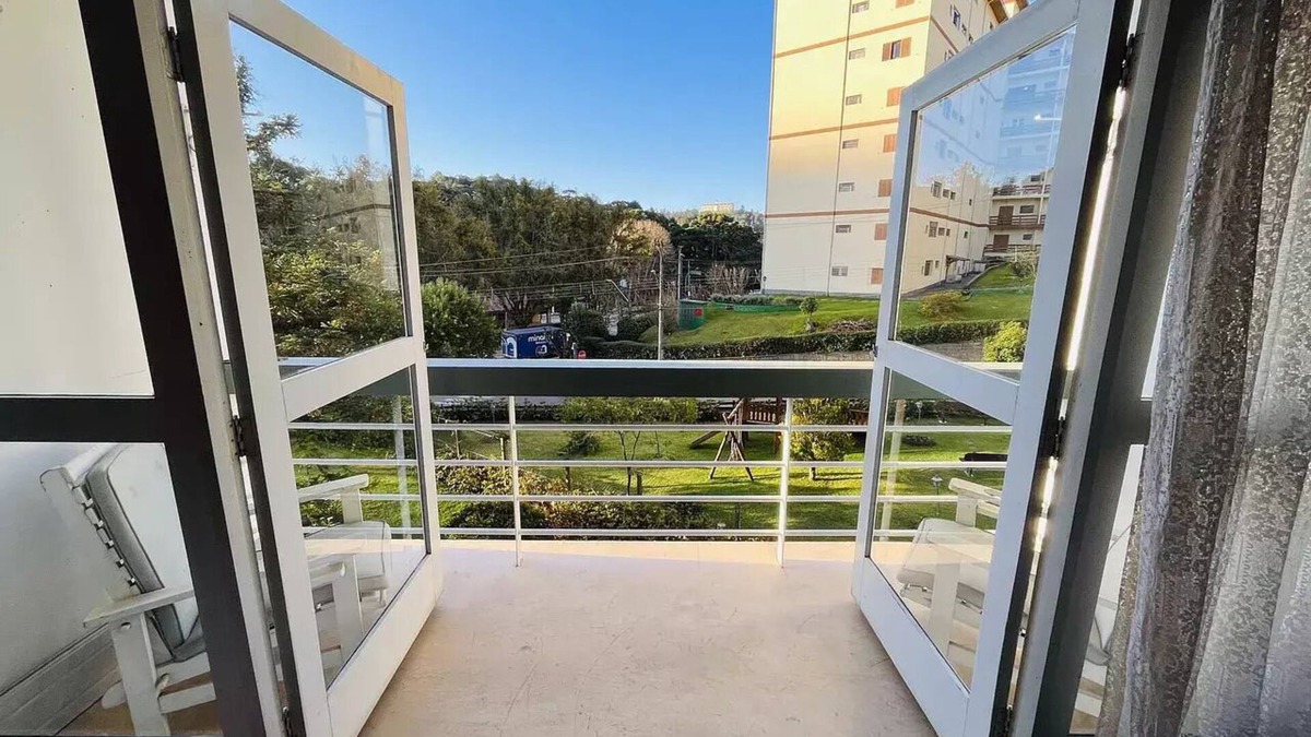 Vila Iara Apartment | Spacious apartment with beautiful view in the center of Campos de Jordão