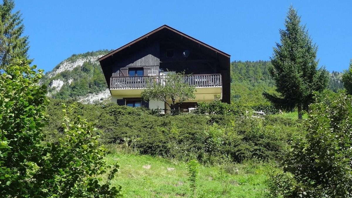 Aillon-le-Jerune Apartment | Spacious apartment in mountain chalet